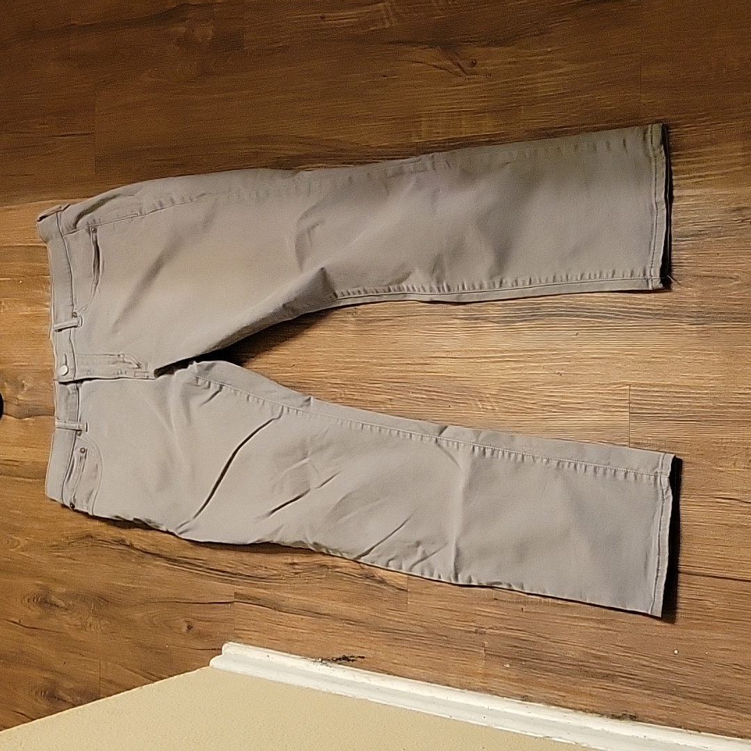 Mint Cond Mens Lucky Brand 222 Taper Grey Sateen Stretch Pants Mint Cond Mens Lucky Brand 222 Taper Grey Sateen Stretch Pants